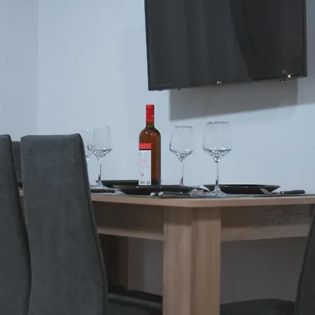 公寓 Heleni's Aridaía