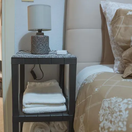 公寓 Heleni's Aridaía